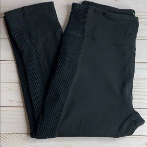 Earth Yoga Cropped Leggings